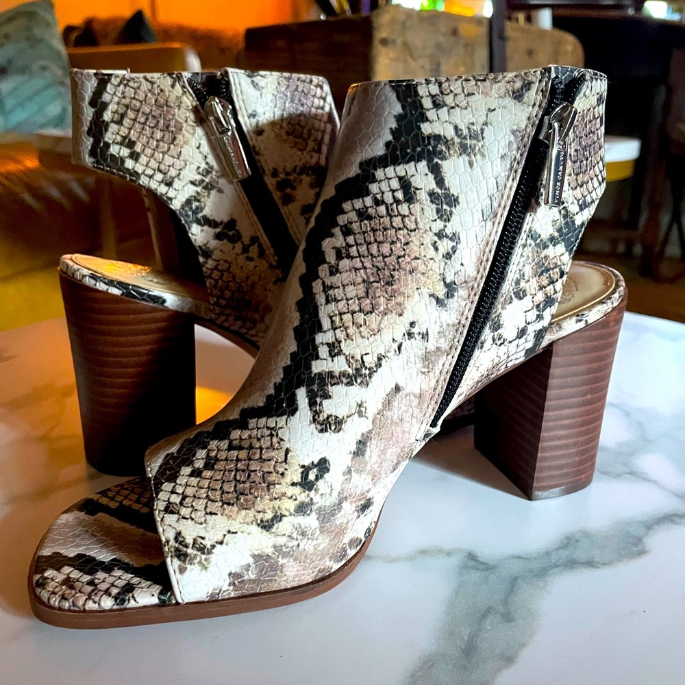 Vince Camuto Sandals